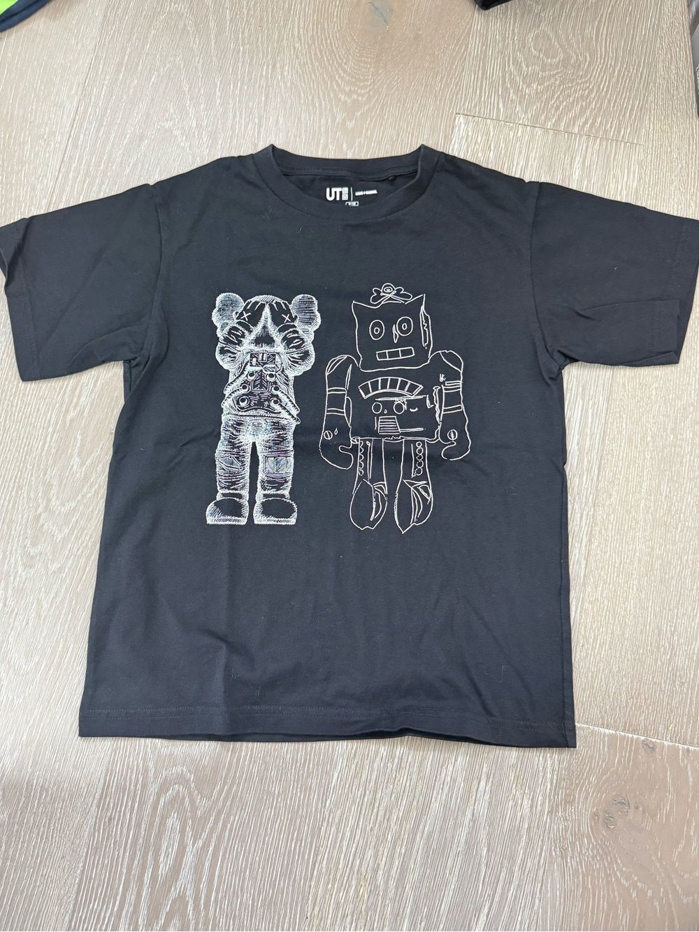 Uniqlo Kaws youth t-shirt 9-10